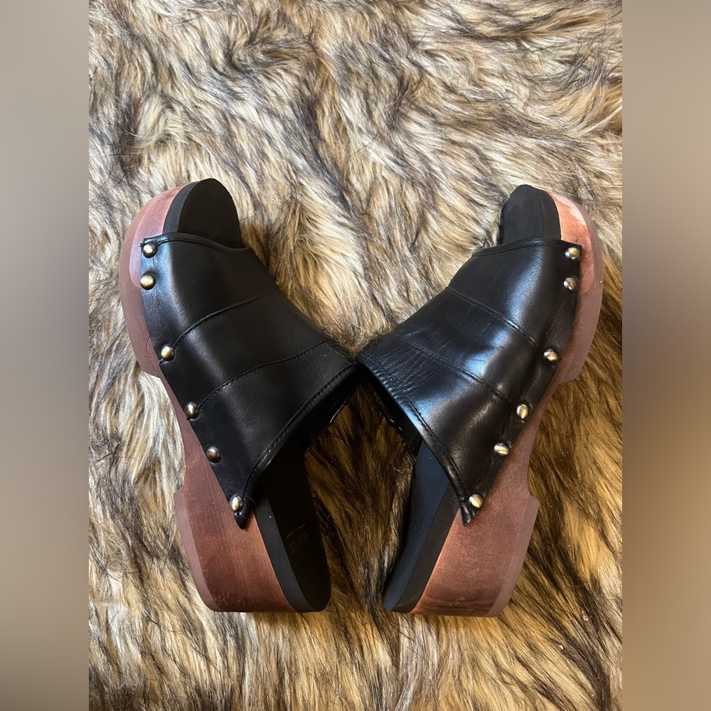 Like new black leather wood clogs Earth brand sz 9